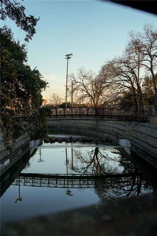 Building Photo - 2413 E 9th St