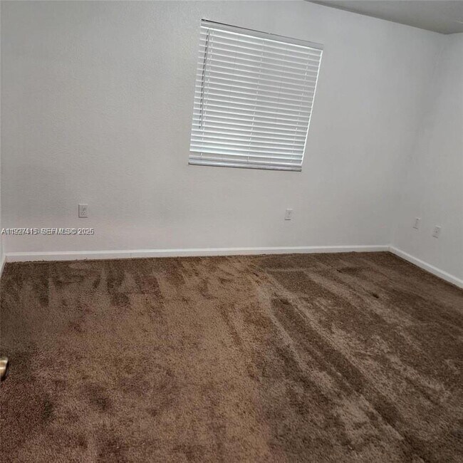 Building Photo - 5331 SW 13th Ct