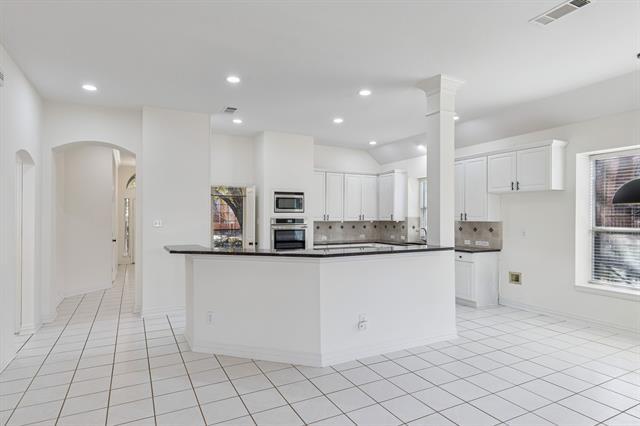 Building Photo - 708 Nettleton Dr