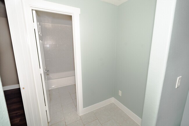 Building Photo - 4826 Bristol St