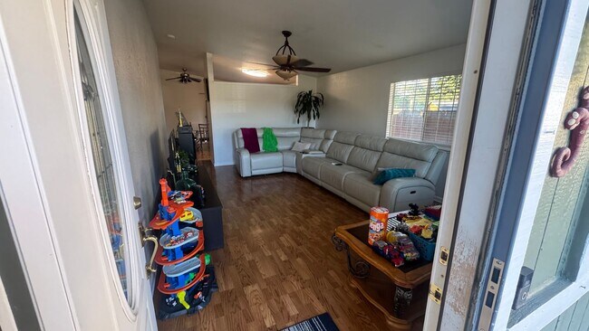 Building Photo - 4bed/2bath/2car garage. RV parking & massive landscaped backyard in cut-de-sac