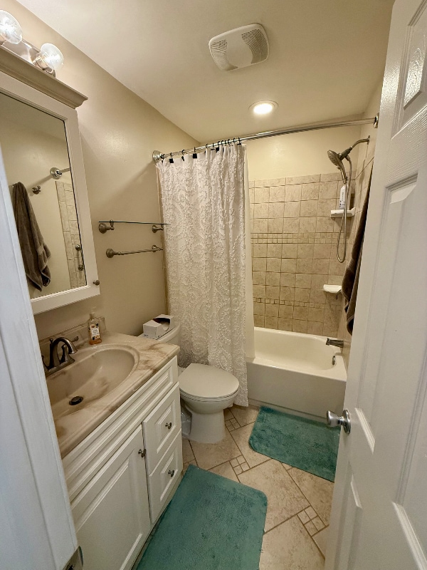 Building Photo - 20 Hollybrooke Dr