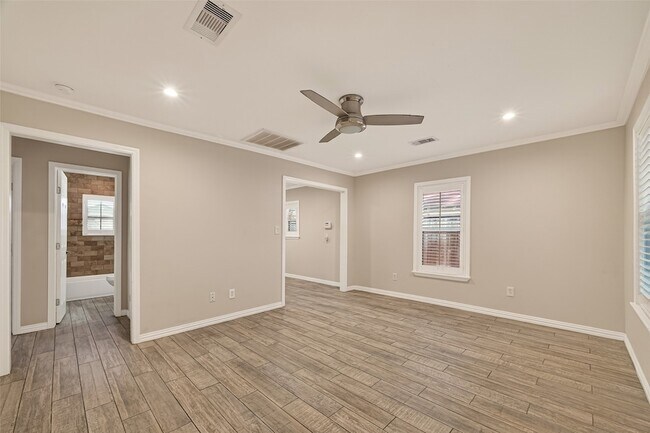 Building Photo - 5721 Sylvia Dr