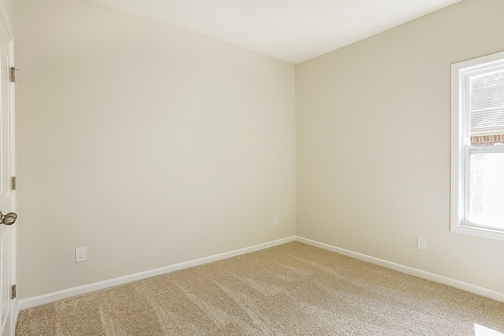 Building Photo - 446 Bainbridge Dr