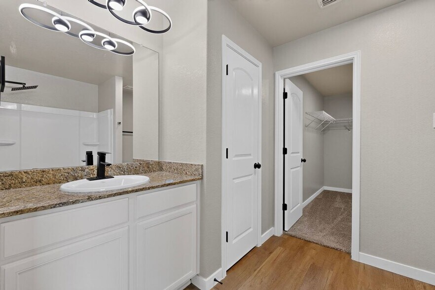 Building Photo - 15018 Silver Tree Cove