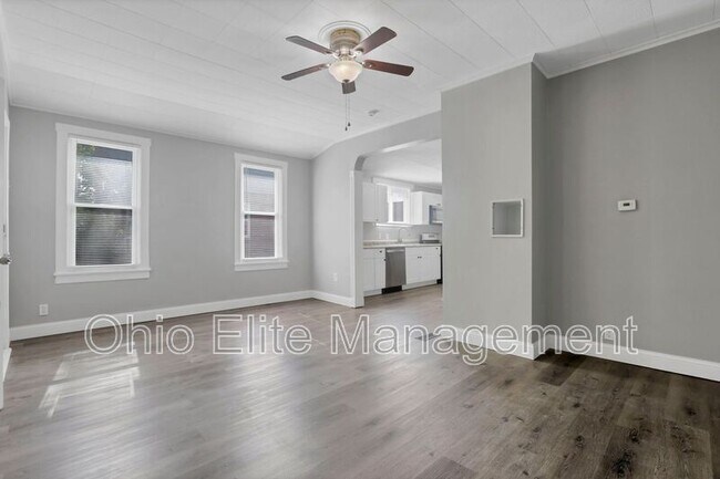 Building Photo - 341 E Markison Ave