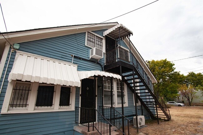 Building Photo - 1320 S Battery St