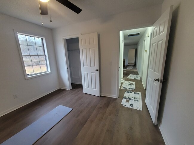 Building Photo - 1558 Bluff City Rd