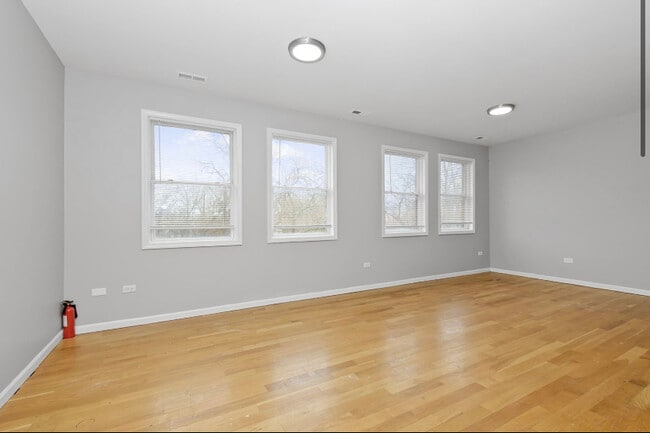 Building Photo - 1431 W 108th St