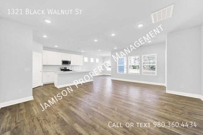 Building Photo - 1321 Black Walnut St