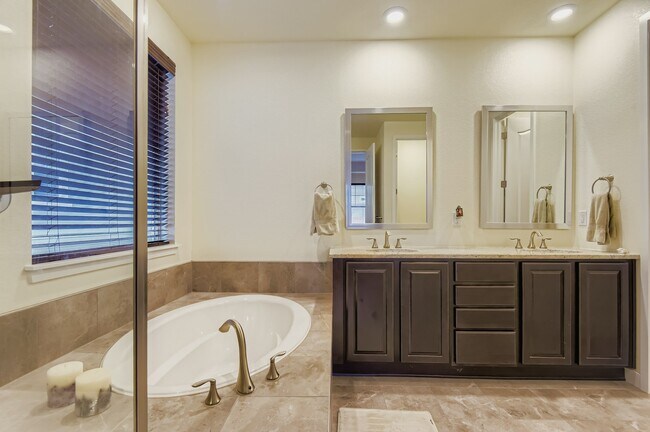 Building Photo - 14502 Salvador Cir