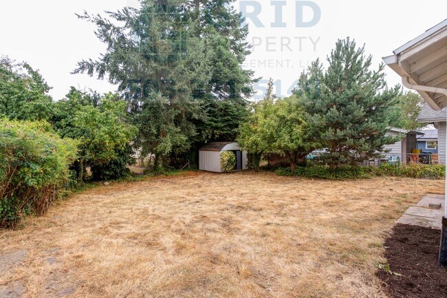 Building Photo - Charming 2 Bedroom Bungalow Available in Northeast Portland!