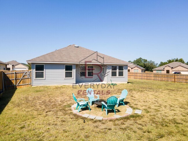 Building Photo - Beautiful 3 bedroom 2 bathroom home