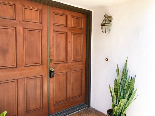 Building Photo - Sweet Single-Story, Completely Detached, in the Picturesque Fallbrook Village HOA Community!