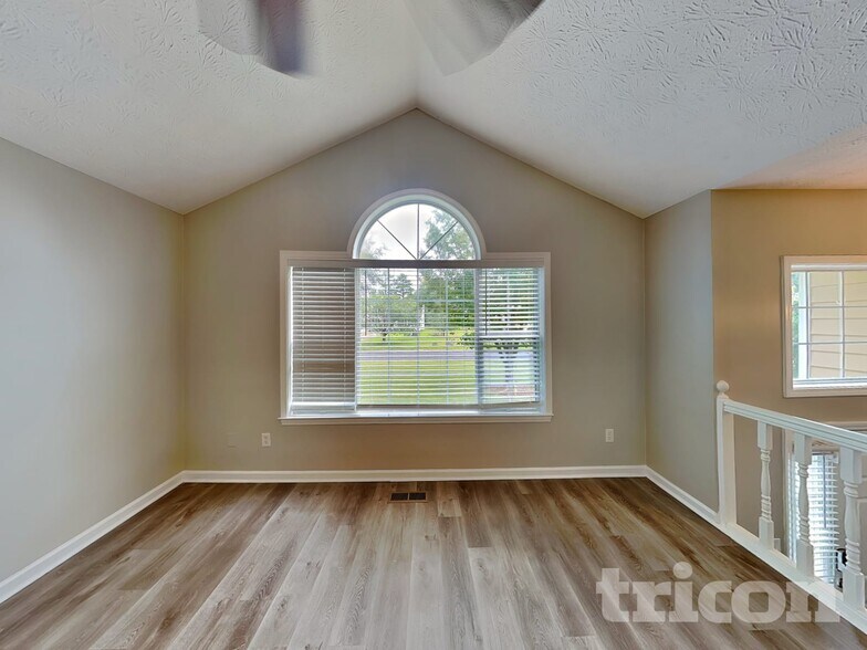 Building Photo - 172 N White Pines Dr