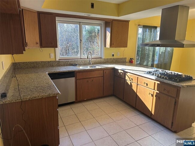 Building Photo - 24 Drake Ln