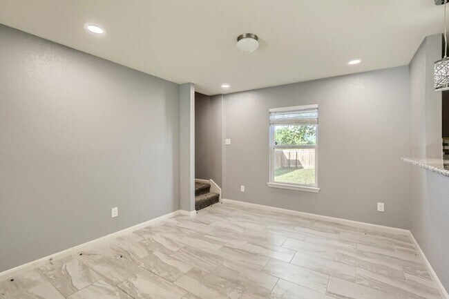Building Photo - 6115 Southern Vista