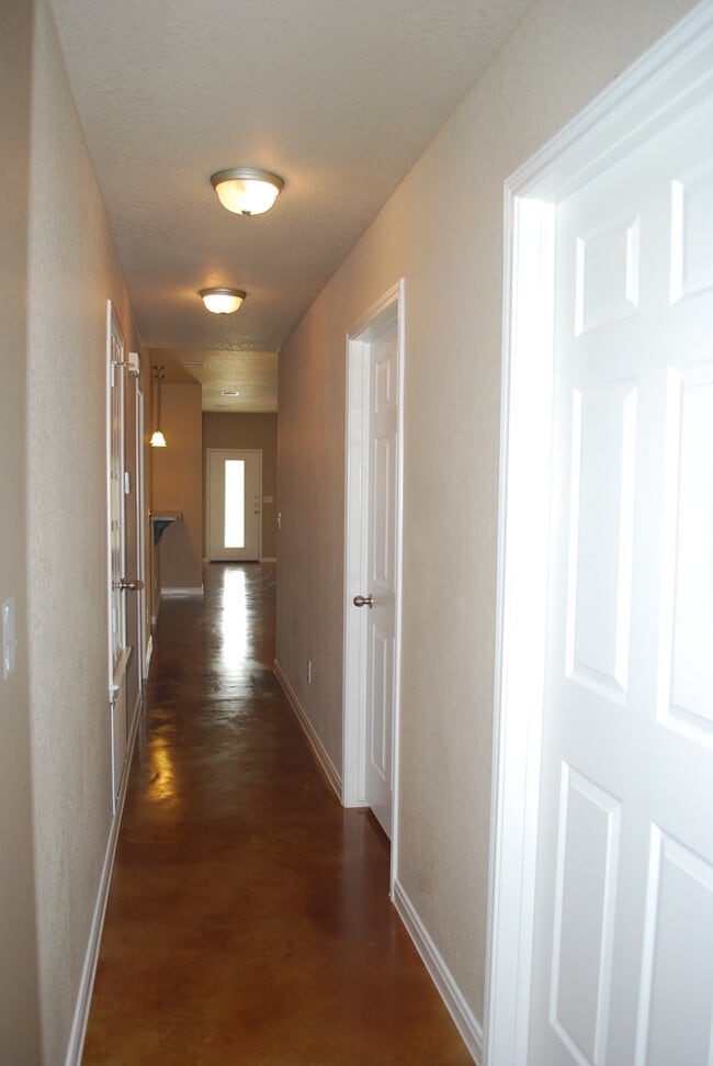 Building Photo - 1512 Dakota Ter