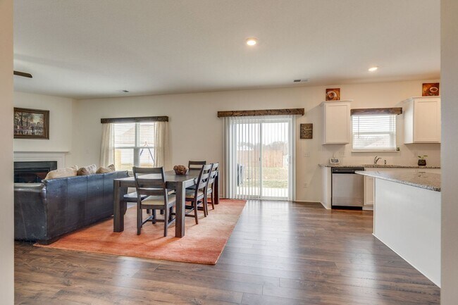 Building Photo - 4 bed/2.5 bath in Kingsport, TN