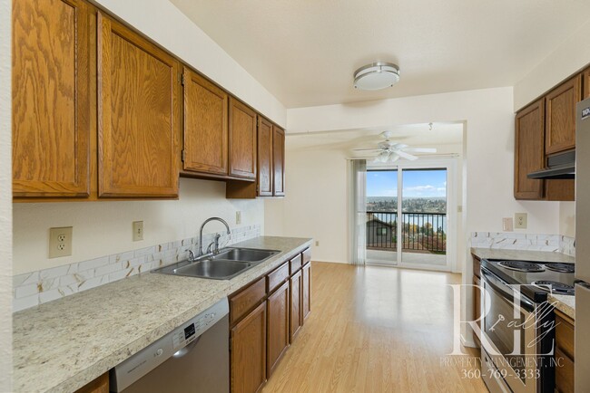 Building Photo - Skyline Serenity: Spacious Second-Floor Co...