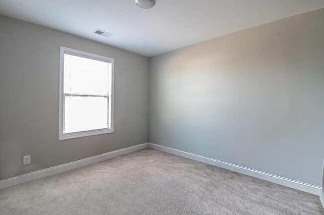 Building Photo - 2646 Scott Dr