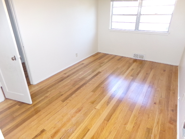 Building Photo - Newly Remodeled 3 Level Duplex off 24th an...