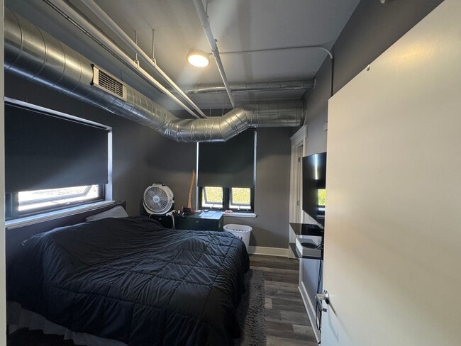 Building Photo - Desirable Union Square Corner Penthouse!