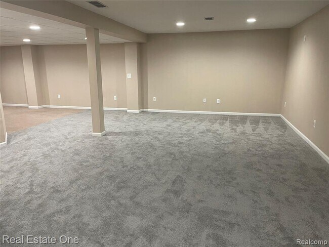 Building Photo - 2519 Westmont Cir