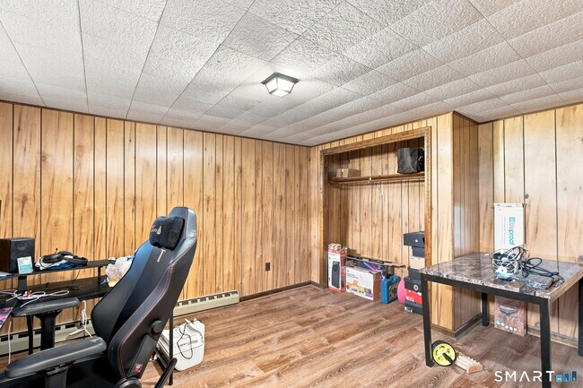 Building Photo - 12 Town House Ln