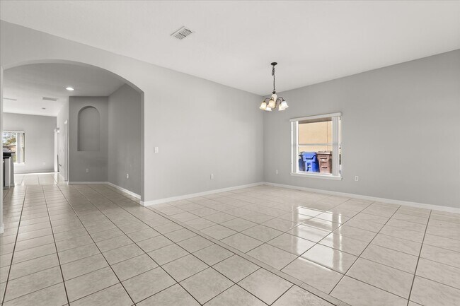 Building Photo - 1000 Vaquero Ln