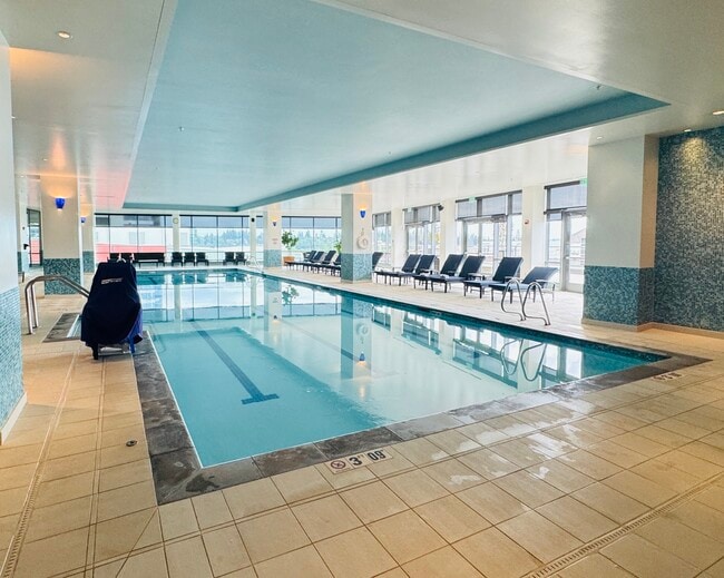 Building Photo - 650 Bellevue Way NE