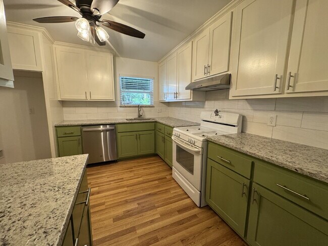 Building Photo - 2318 Fenwick Dr
