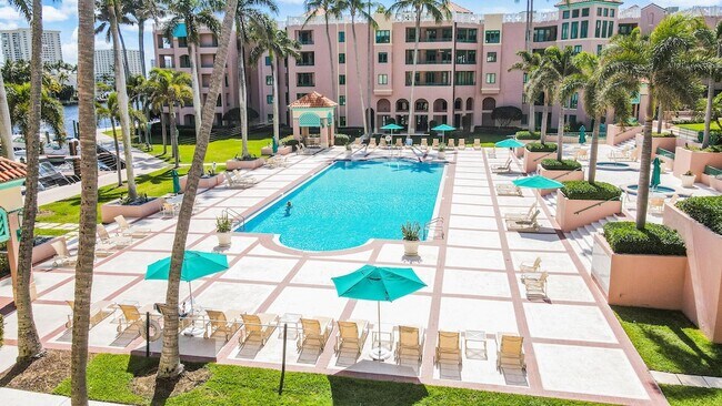 Building Photo - 100 SE 5th Ave