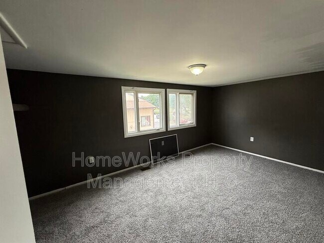 Building Photo - 554 West Ct
