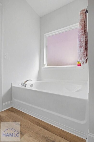 Building Photo - 413 Mcclelland Lp NE