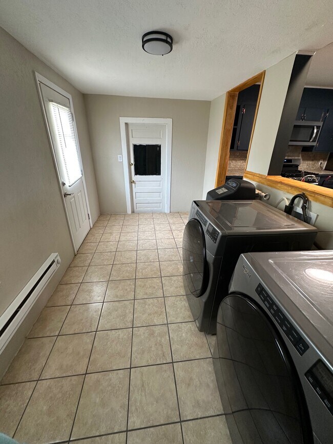 Building Photo - 2422 SW Jefferson Ave