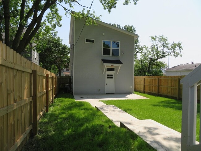 Building Photo - 391 Brehl Ave