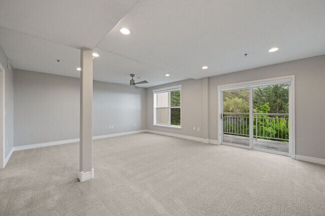 Building Photo - 3075 Kennedy Dr