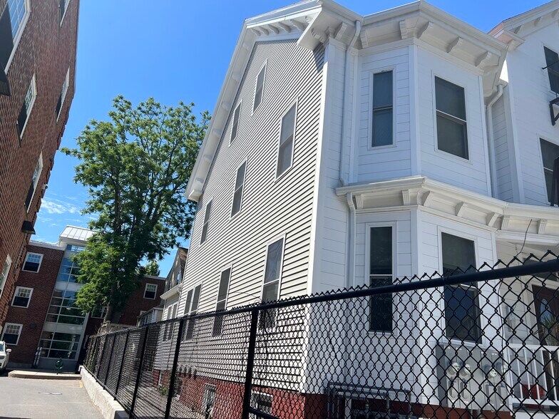 Building Photo - 145 Prospect St