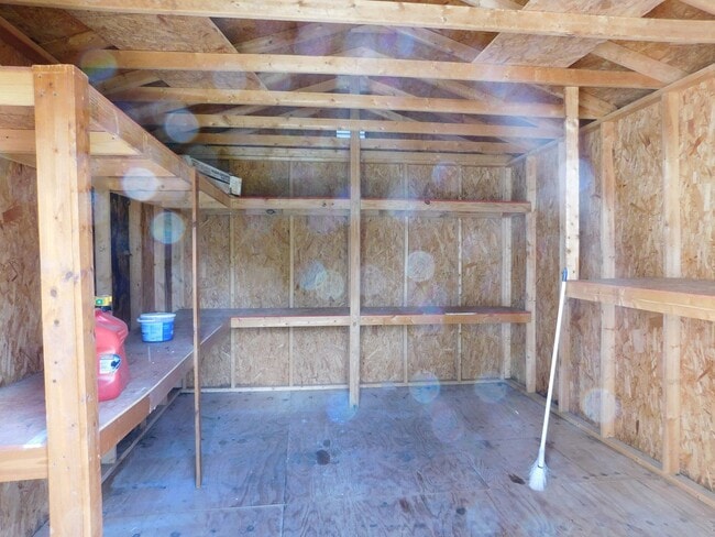 Building Photo - 305 Gibbs Rd