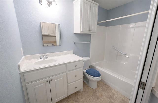 Building Photo - 1825 Glenway Dr
