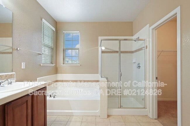 Building Photo - 441 Picasso Cir