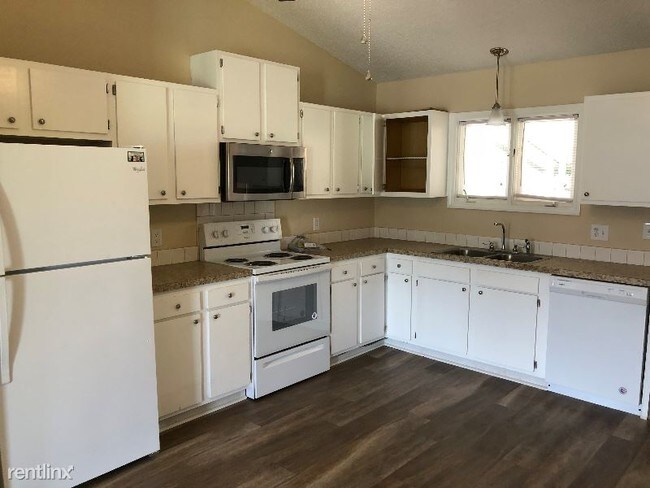 Building Photo - 2 br, 2 bath Condo - 2108 Tiffany Drive
