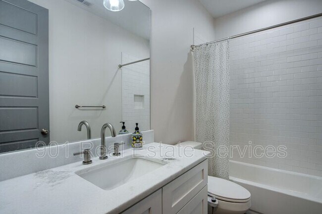 Building Photo - 1188 Faxon Ave