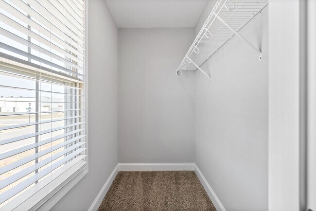 Building Photo - 4 Bedroom Home For Rent Near Post!