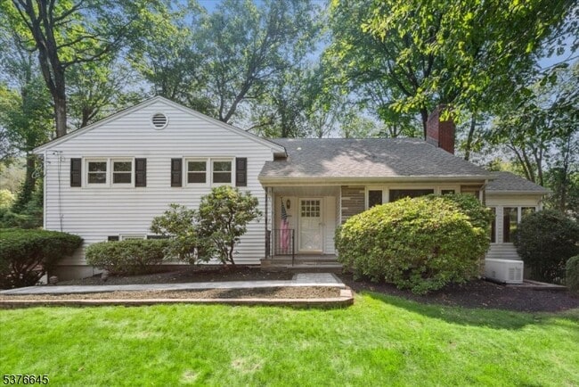 Primary Photo - 19 Braidburn Way