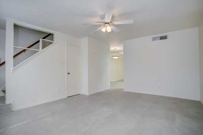 Building Photo - 1601 S Shepherd Dr