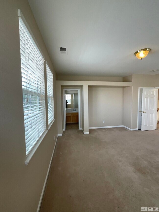 Building Photo - 2847 Falcon Ridge Dr