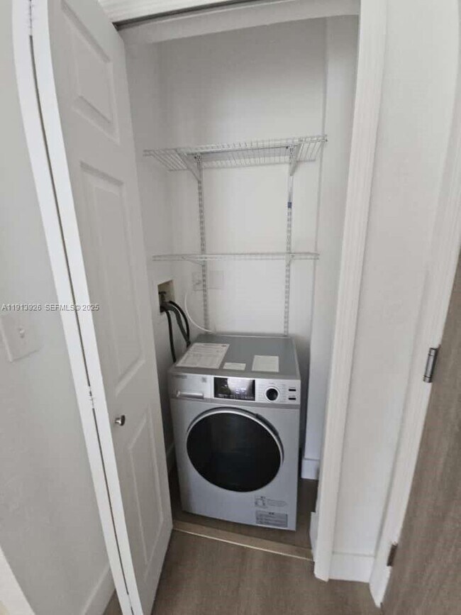 Building Photo - 8101 Crespi Blvd