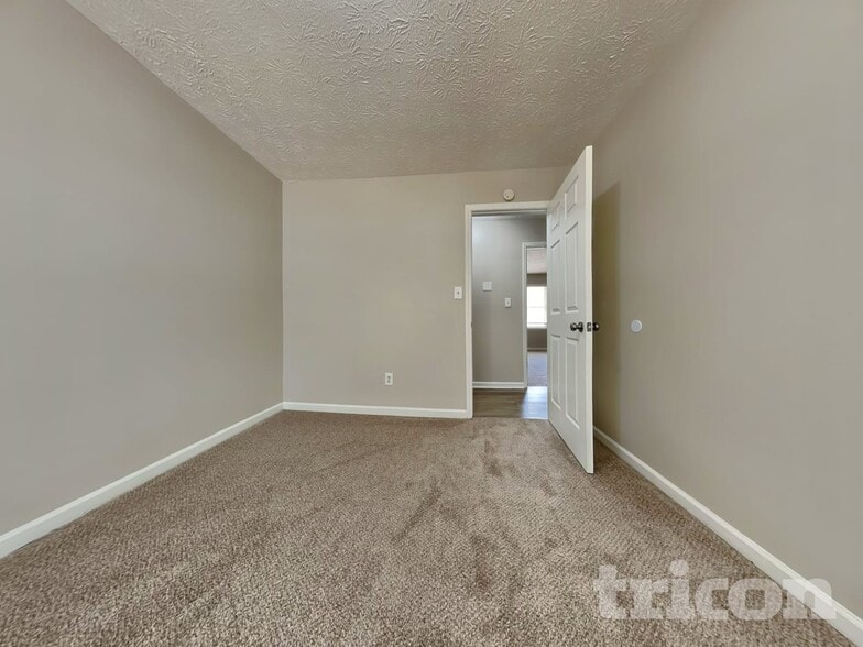Building Photo - 3735 Linwood Way